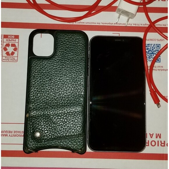 Apple iPhone 11 (Tmobile) - Picture 1 of 14